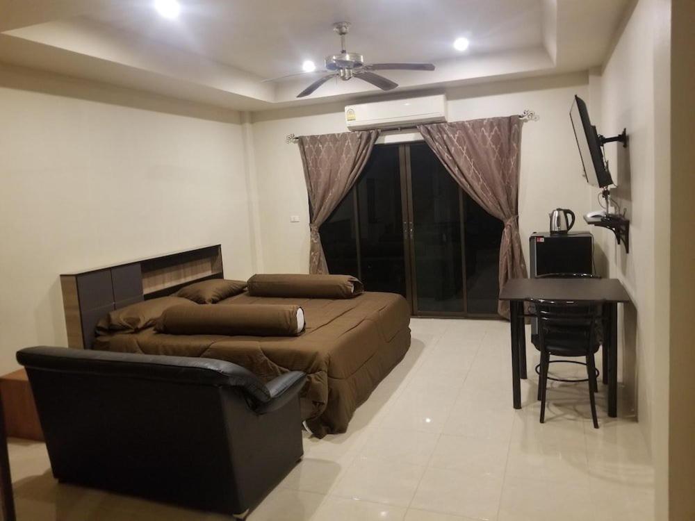 The Main Event Pattaya Bed and Breakfast Exterior foto