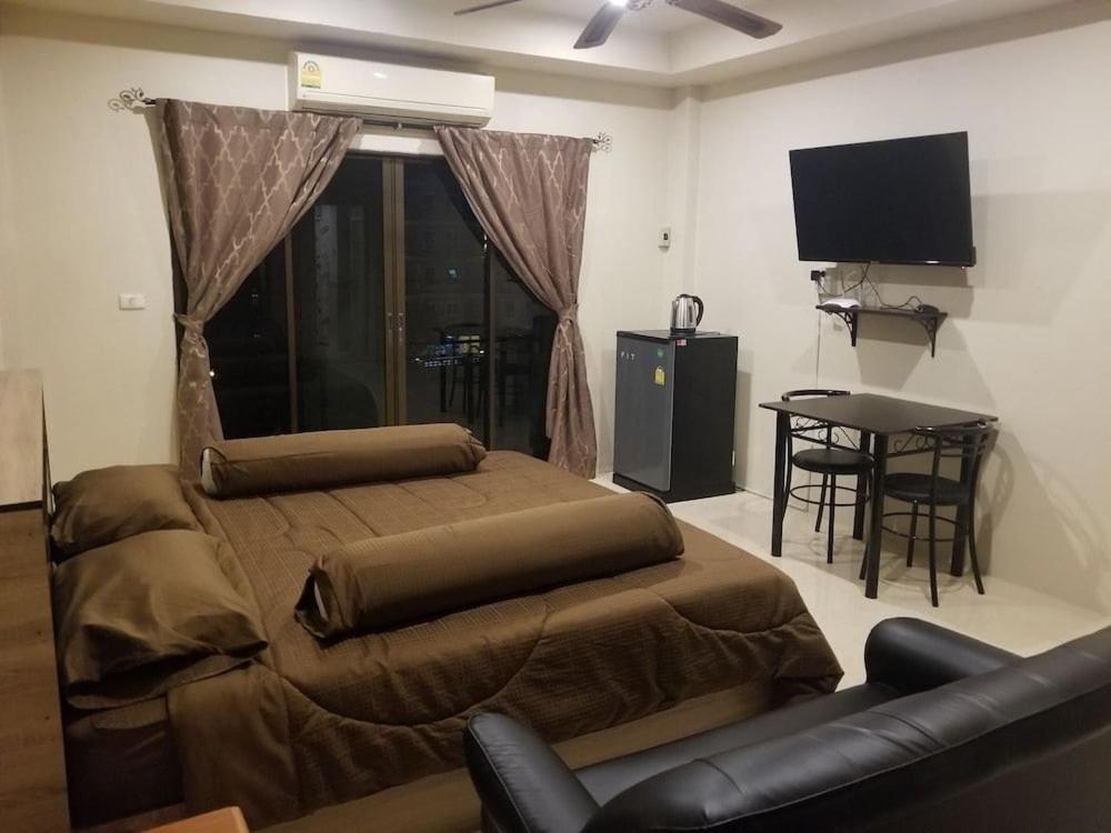 The Main Event Pattaya Bed and Breakfast Exterior foto